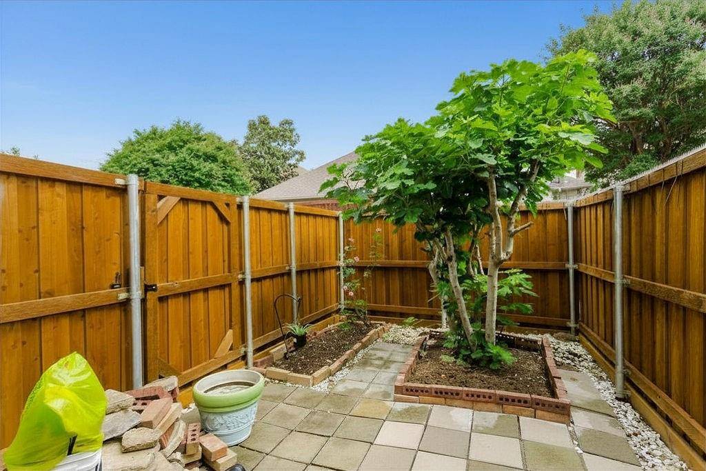 6015 Thursby Avenue, Dallas, TX 75252
