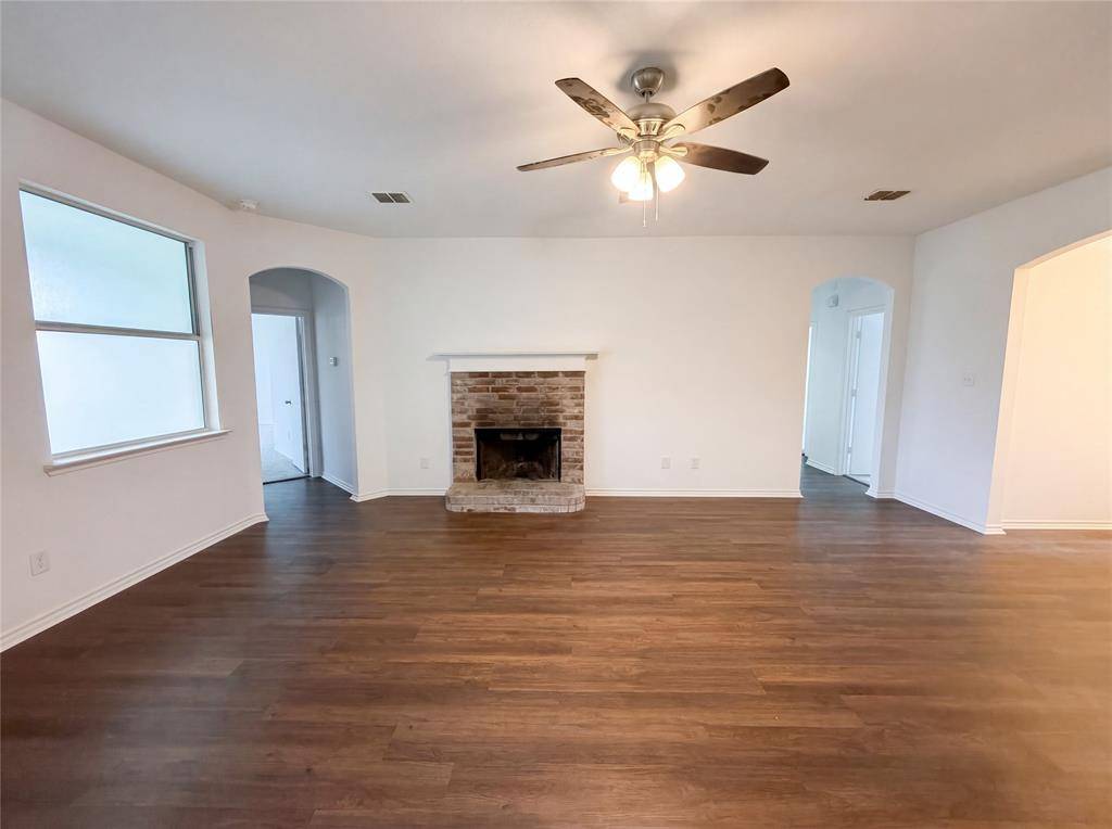 1100 Whispering Meadows, Crowley, TX 76036
