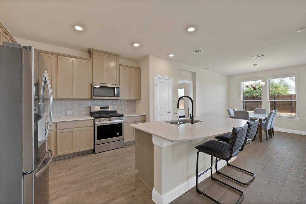 10401 Table Bluff Street, Aubrey, TX 76227