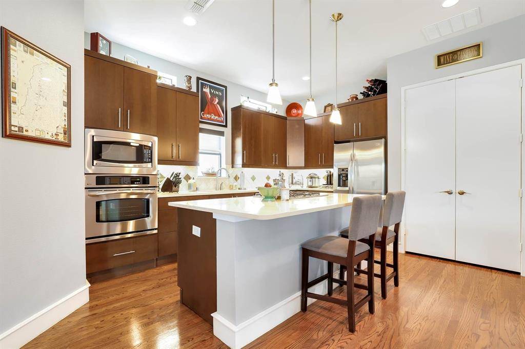 2121 Albany Street, Dallas, TX 75201