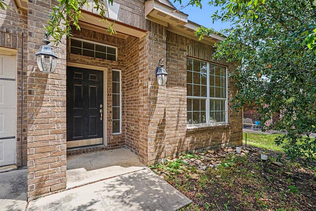 335 Quail Crossing Drive, Sanger, TX 76266