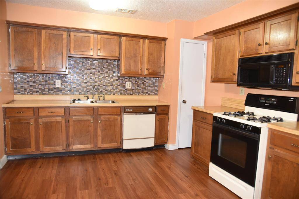 2521 W 5th Avenue, Corsicana, TX 75110