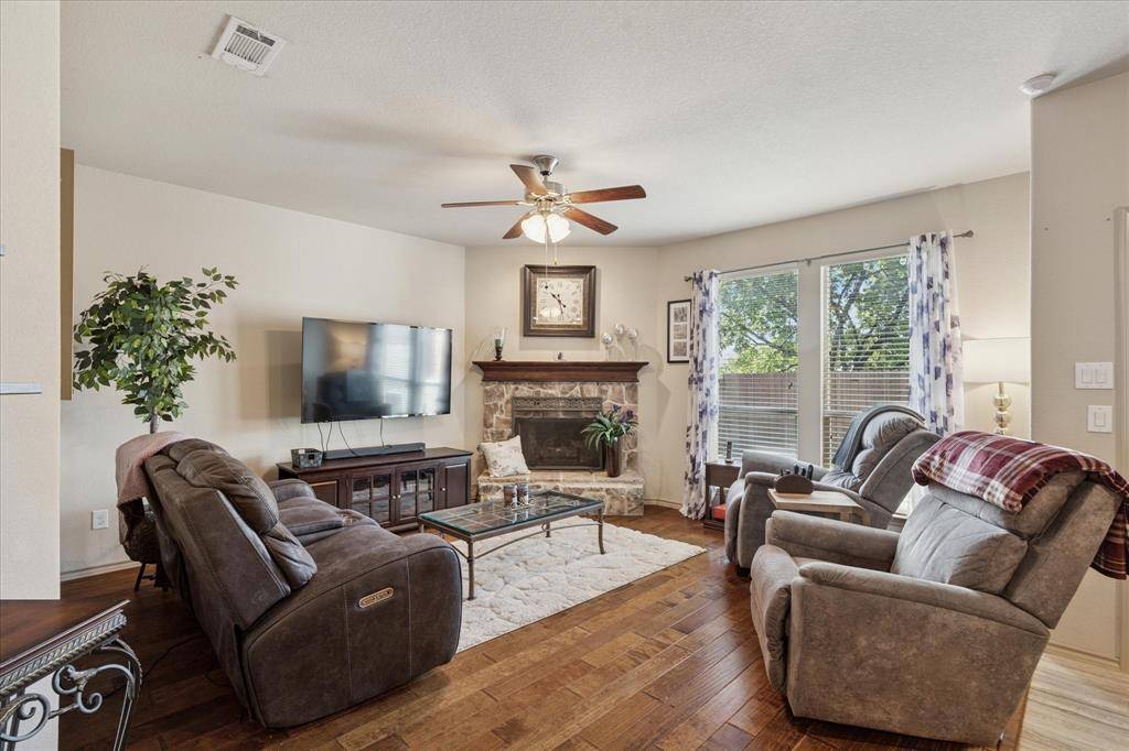 10205 Point Lobos Trail, Fort Worth, TX 76177