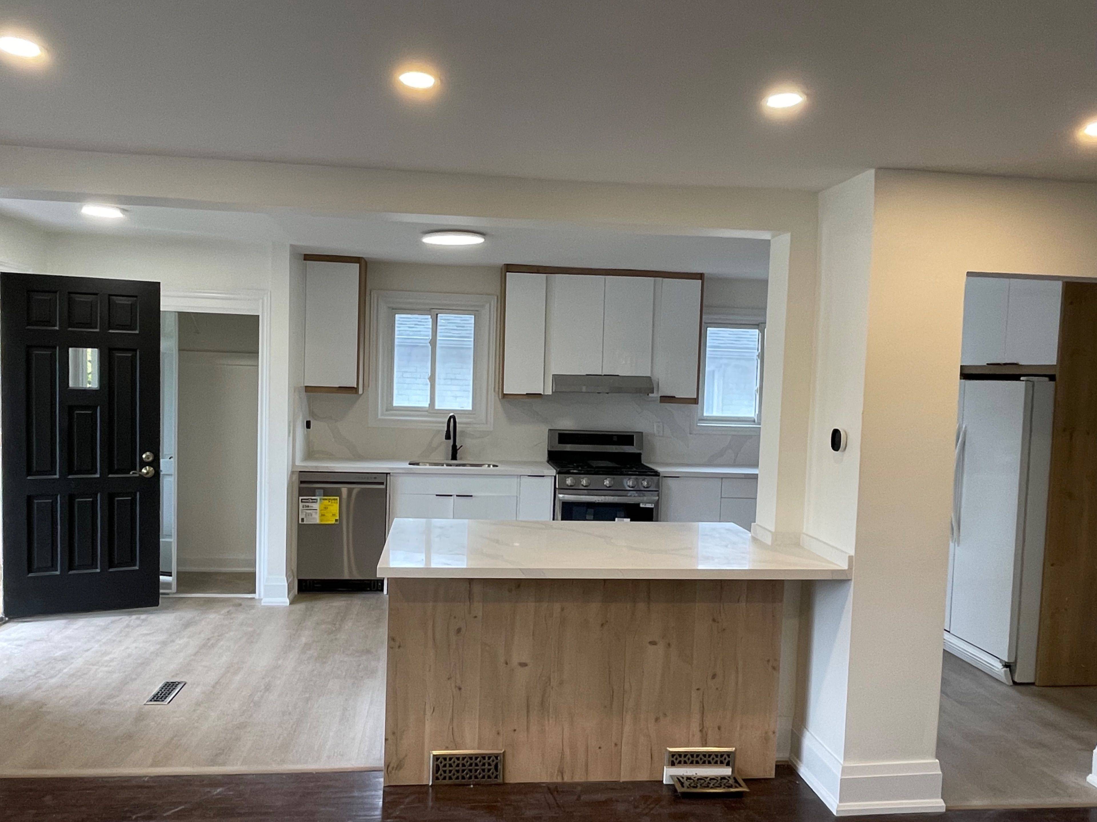 5 Navan CRES #Main, Aurora, ON L4G 2V6