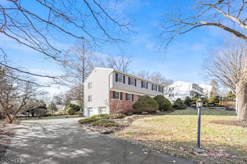 68 Colgate Ave, Paramus Boro, NJ 07652