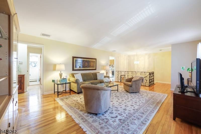 68 Colgate Ave, Paramus Boro, NJ 07652