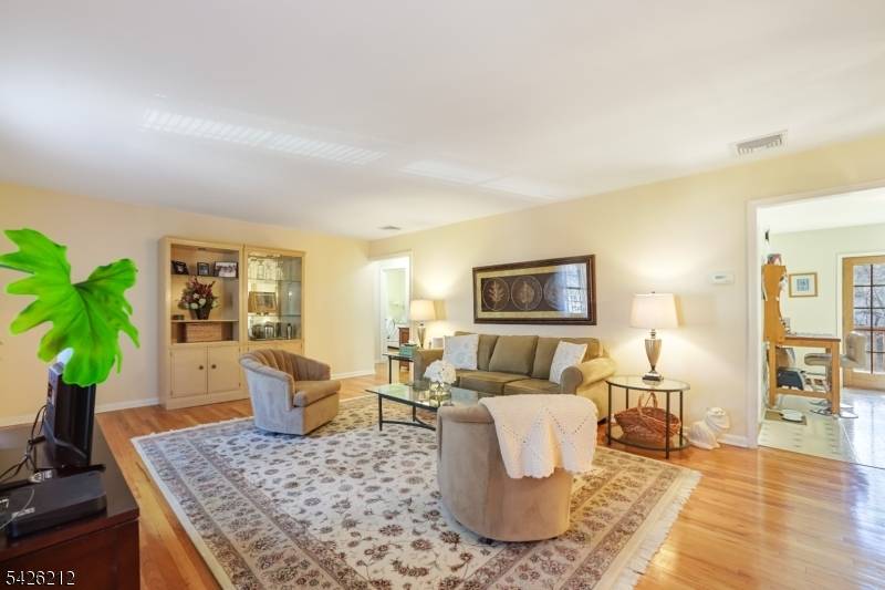 68 Colgate Ave, Paramus Boro, NJ 07652