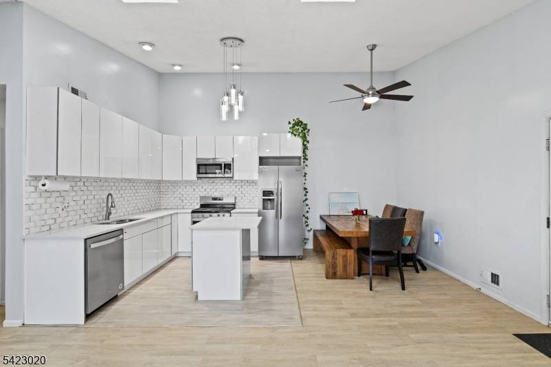 25 Chelsea Ct #25, Franklin Twp., NJ 08823