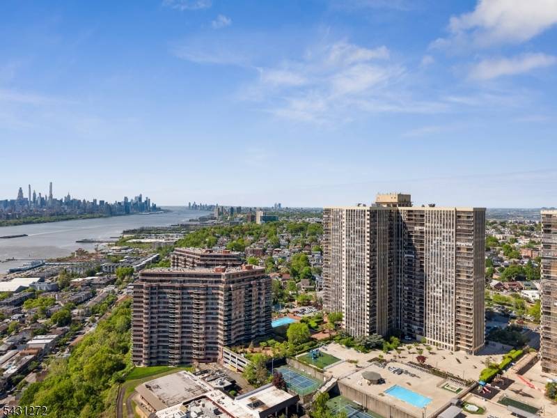 200 Winston Drive #2811, Cliffside Park Boro, NJ 07010