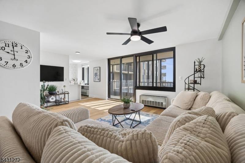 200 Winston Drive #2811, Cliffside Park Boro, NJ 07010