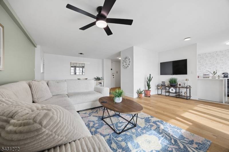 200 Winston Drive #2811, Cliffside Park Boro, NJ 07010