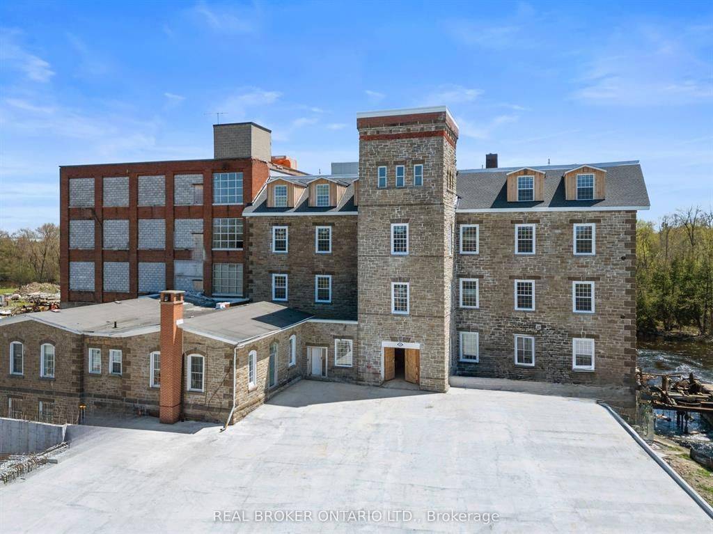 150 Mill ST #204, Carleton Place, ON K7C 1T4