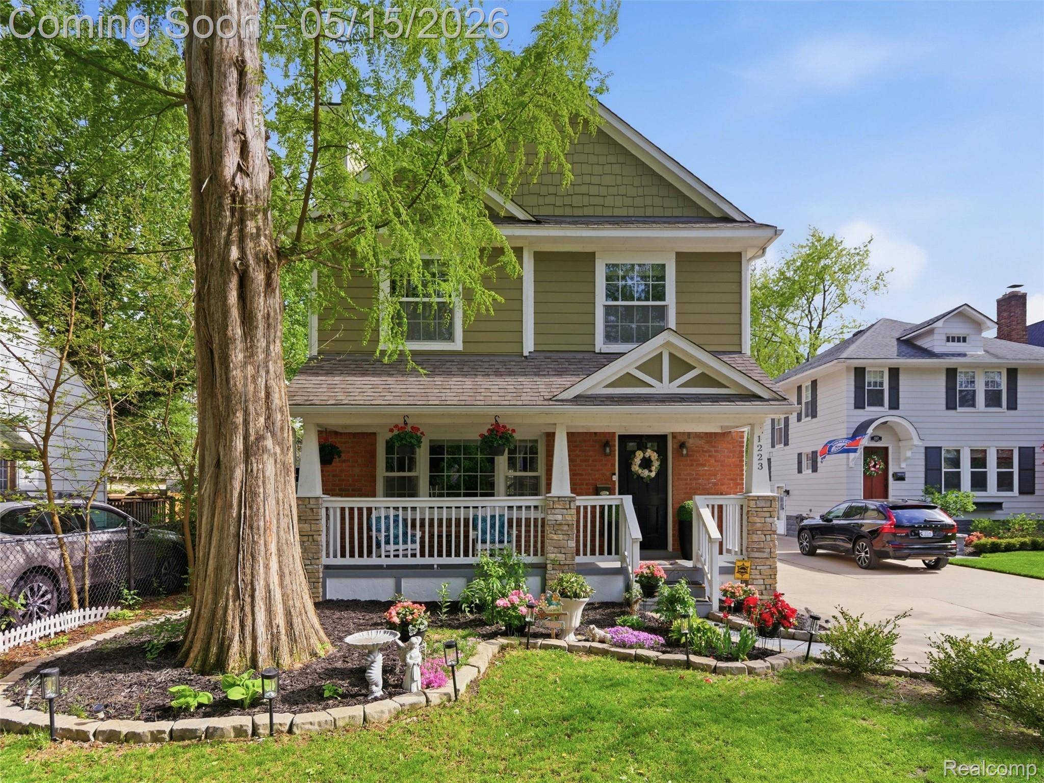 1223 Greenleaf DR, Royal Oak, MI 48067