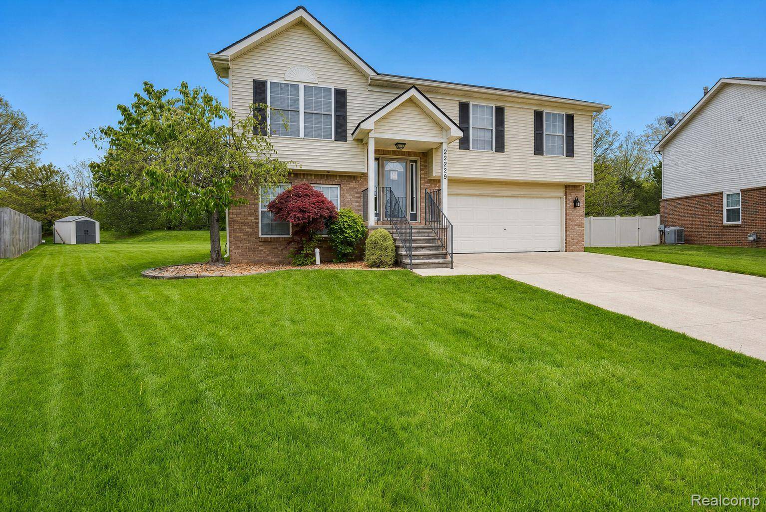 29229 Hunter CT, Brownstown Charter Township, MI 48183