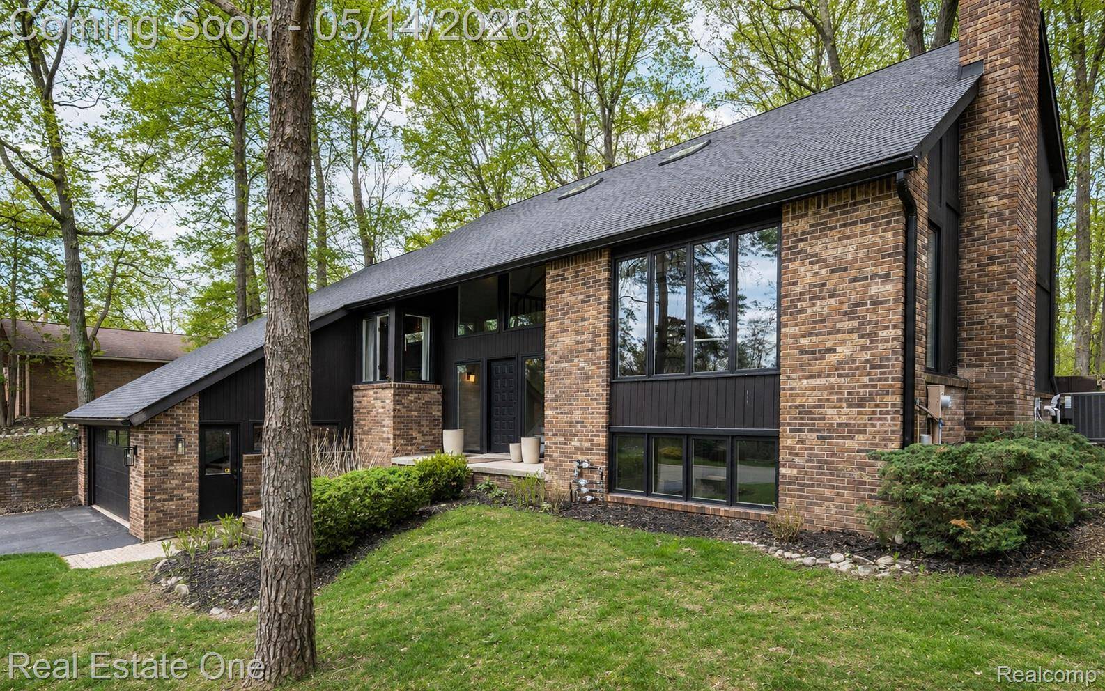 6464 Deer Ridge DR, Independence Charter Township, MI 48348