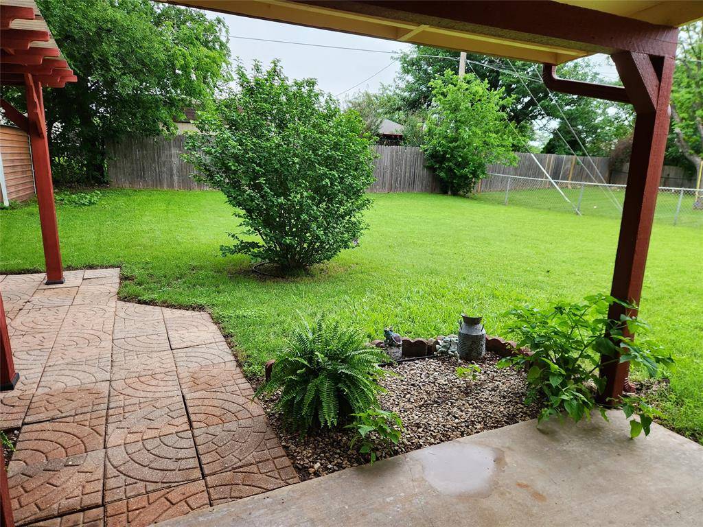 417 Wallace Drive, Crowley, TX 76036