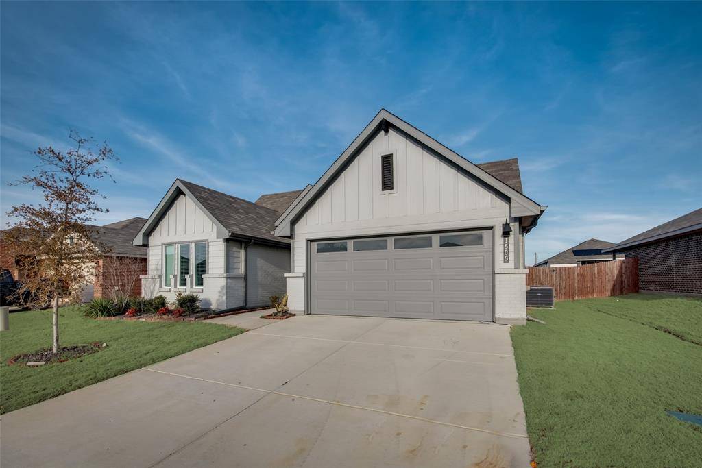 1508 Forest Park Drive, Alvarado, TX 76009