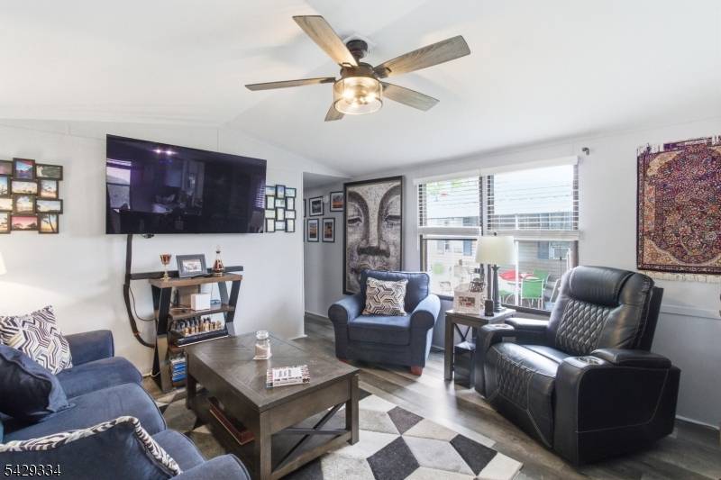 195 W Main St #D, Chester Boro, NJ 07930
