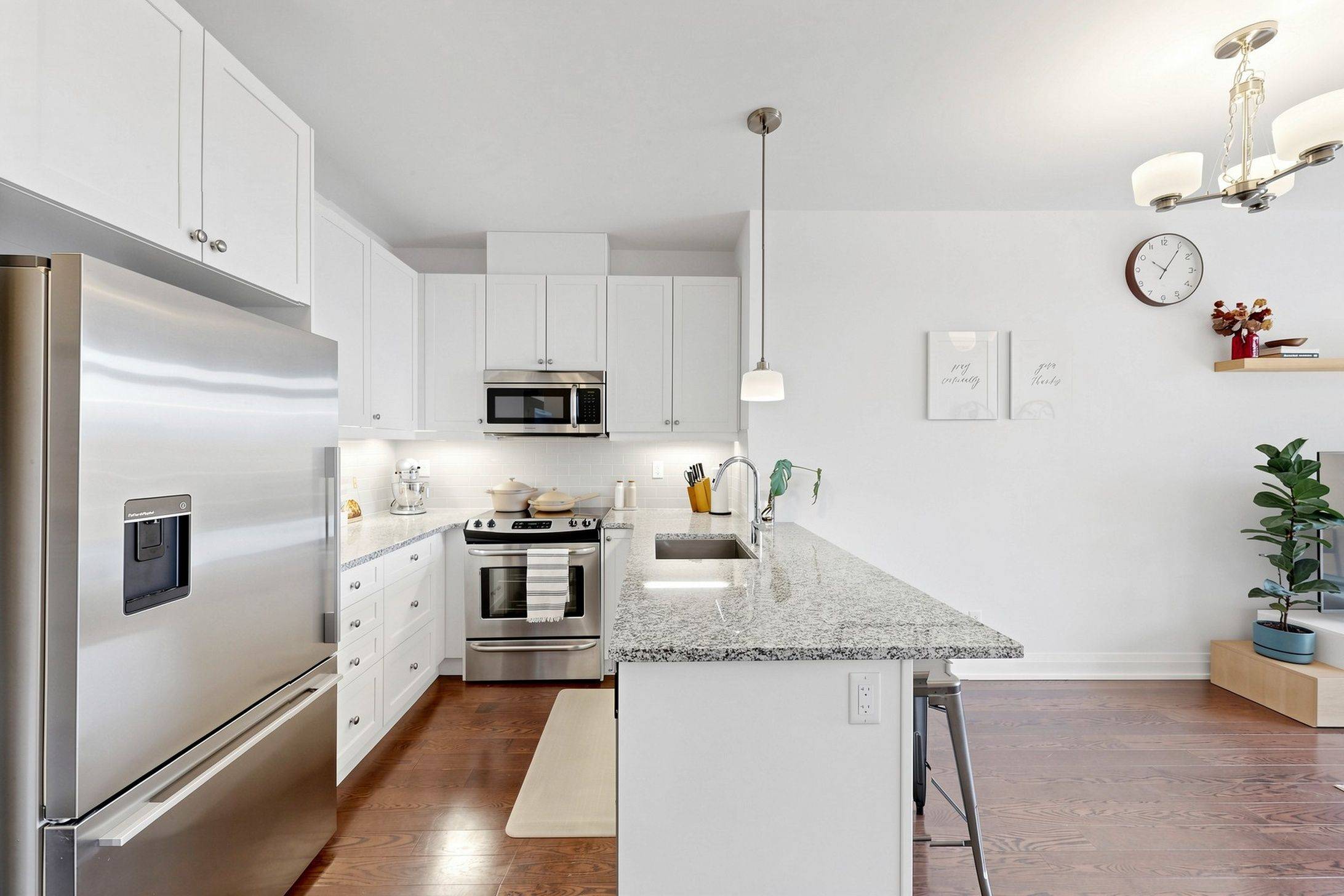 15277 Yonge ST #602A, Aurora, ON L4G 1N6