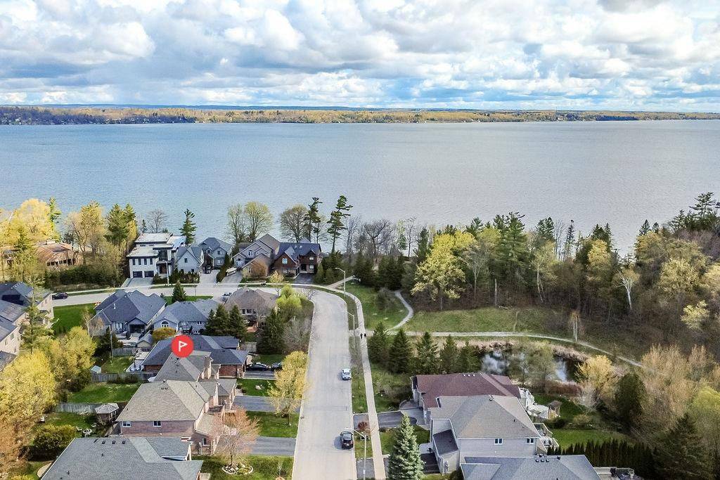112 Crimson Ridge RD, Barrie, ON L4N 0G9