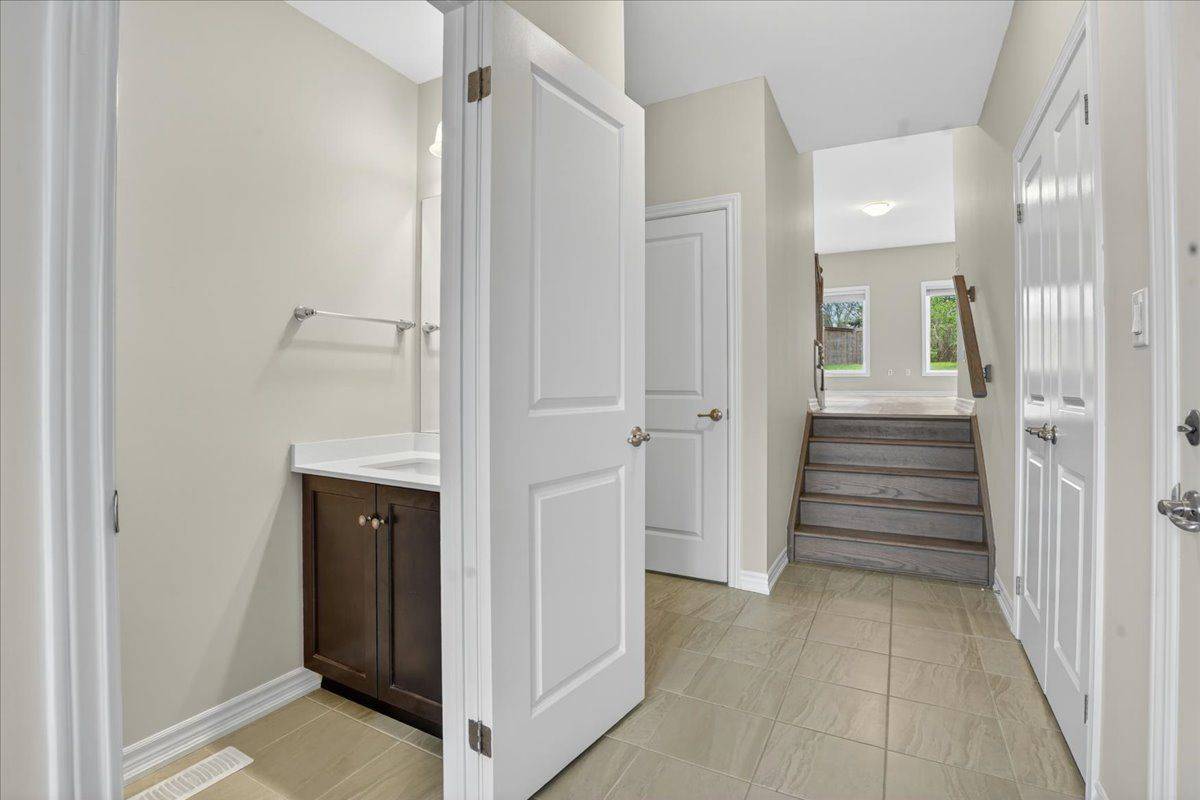 324 Equestrian WAY #16, Cambridge, ON N3E 0E2