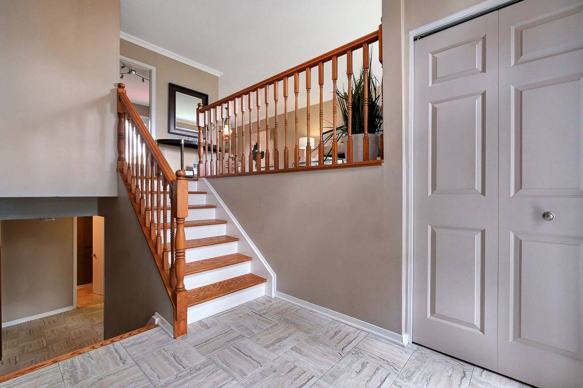 13 Mcmurdo CT, Cityview - Parkwoods Hills - Rideau Shore, ON K2E 5V8