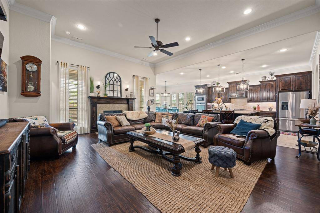 408 Blue Daze Court, Burleson, TX 76028