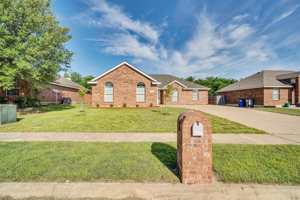 309 Shadow Bend Drive, Red Oak, TX 75154