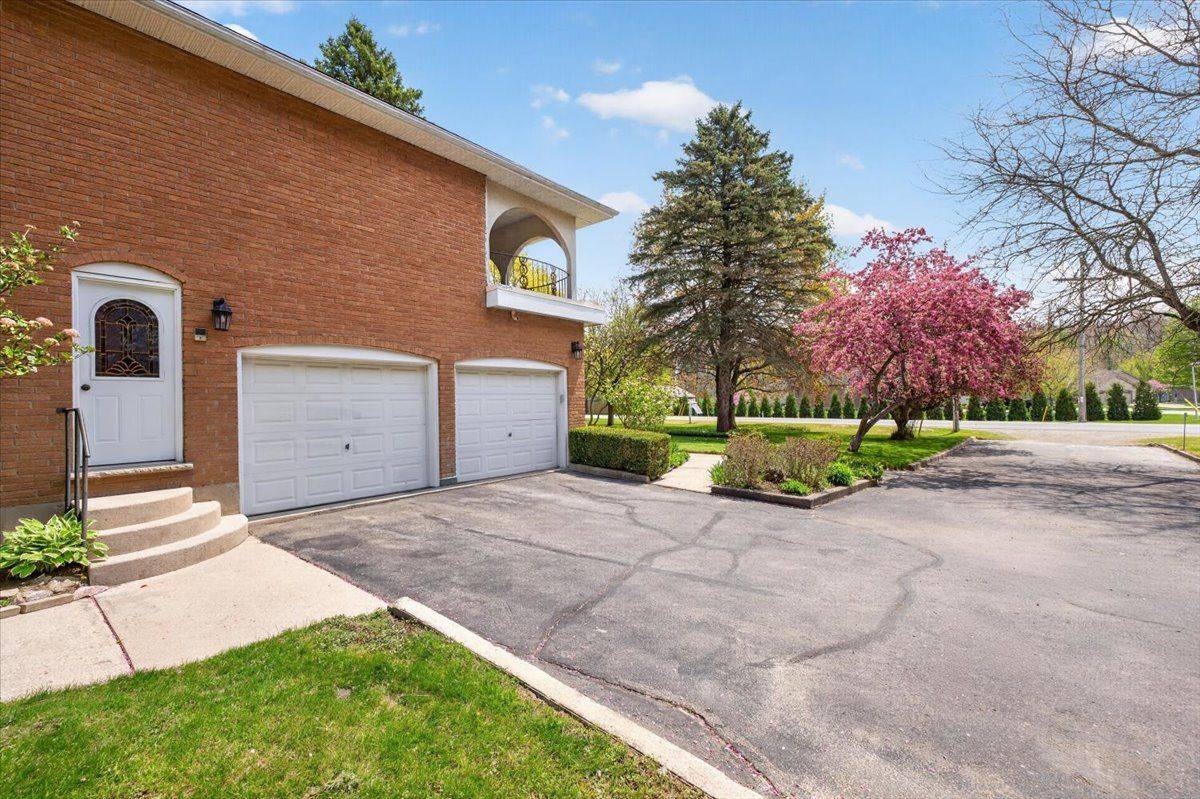 21610 Adelaide RD, Strathroy-caradoc, ON N0L 1W0