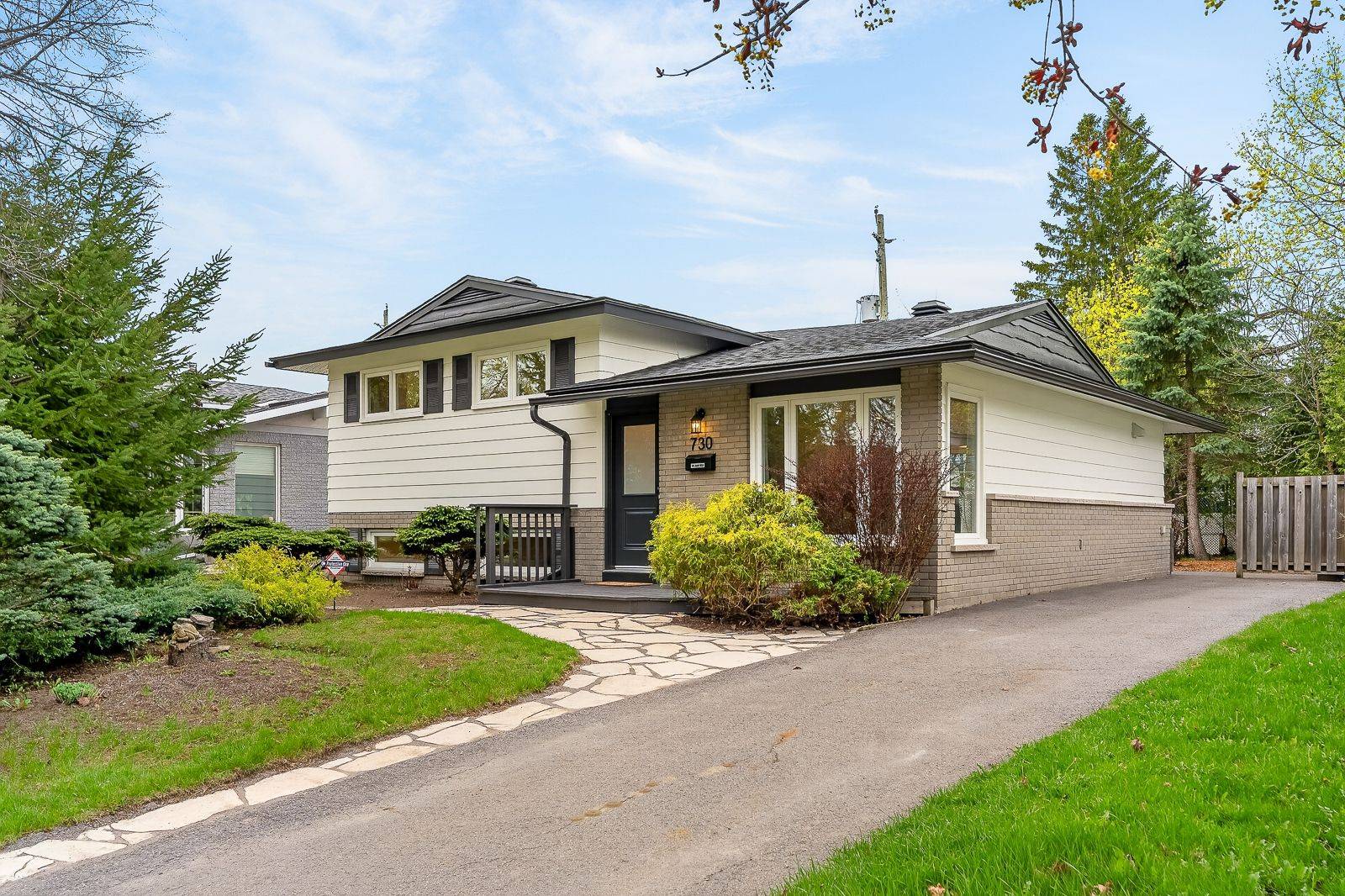 730 Holt CRES, Elmvale Acres And Area, ON K1G 2Y7