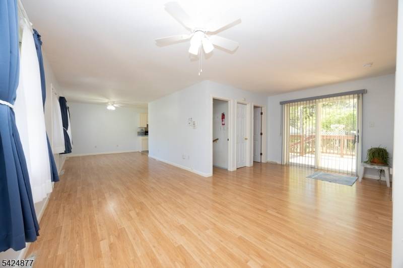 8 Dale Trl, Hopatcong Boro, NJ 07843