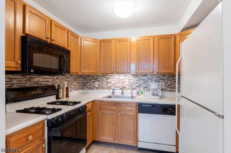 81 Park Edge #2K, Berkeley Heights Twp., NJ 07922