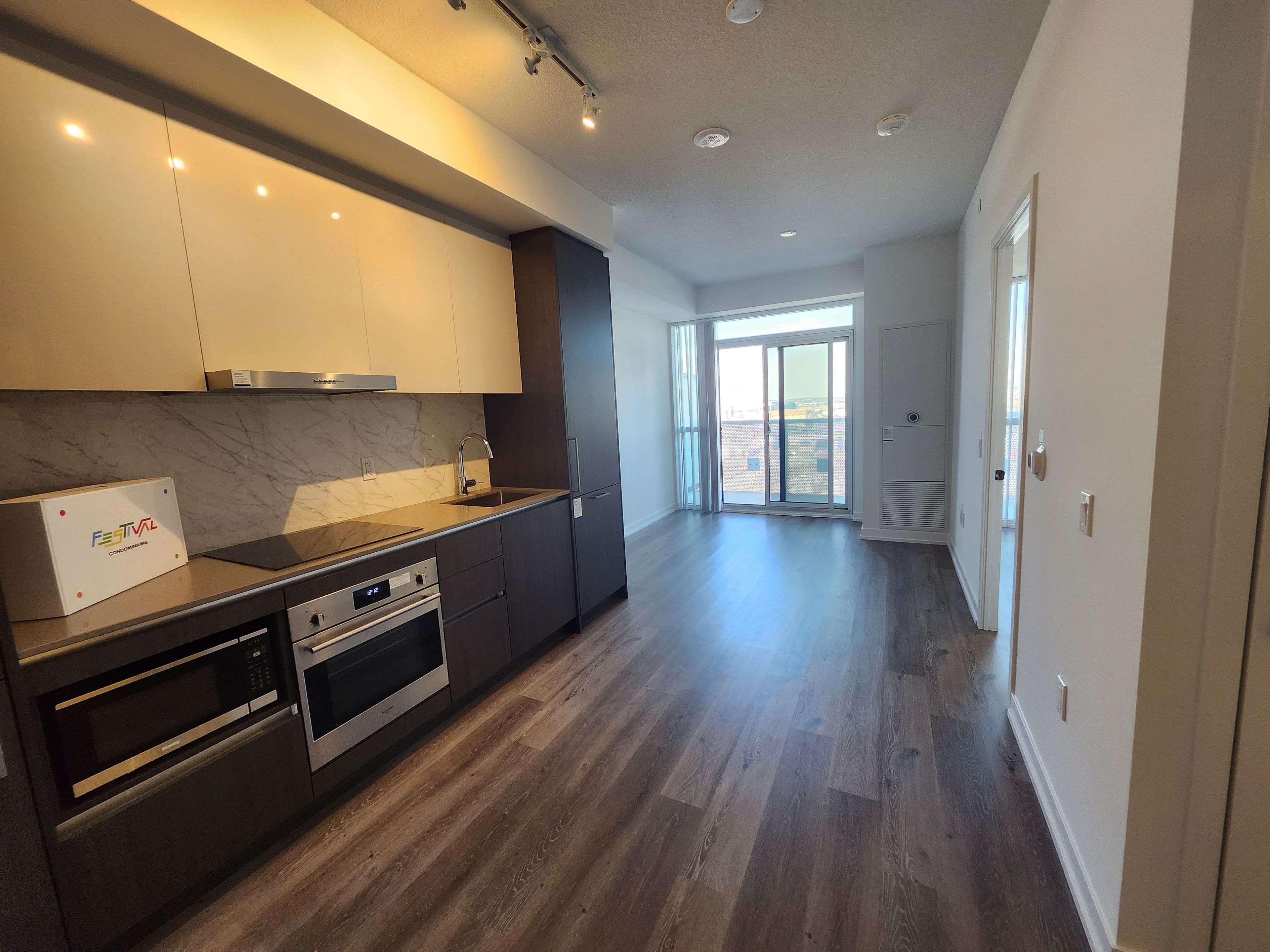 225 Commerce St ST #1211, Vaughan, ON L4K 0P9