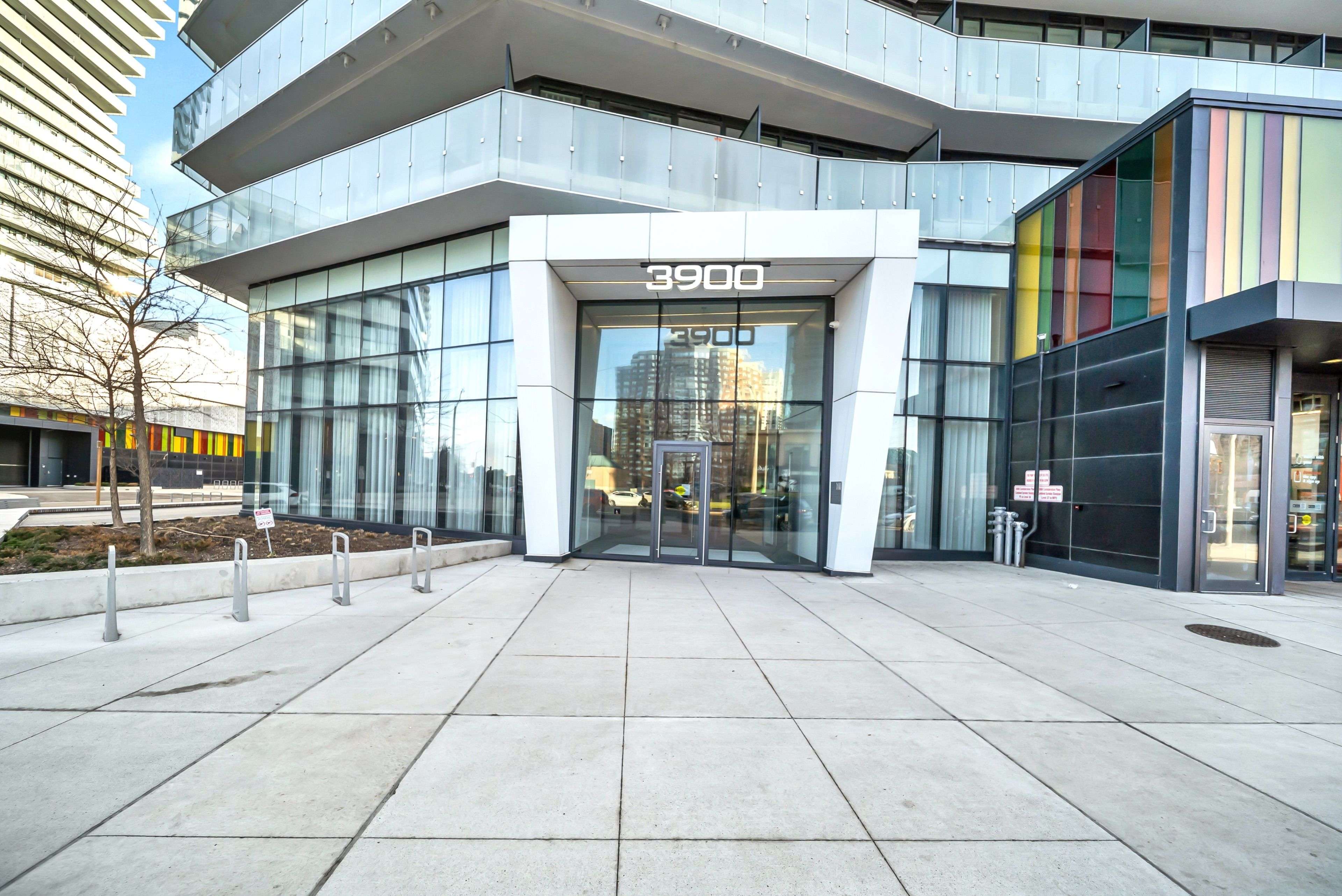 3900 Confederation Pkwy #3908, Mississauga, ON L5B 0M3