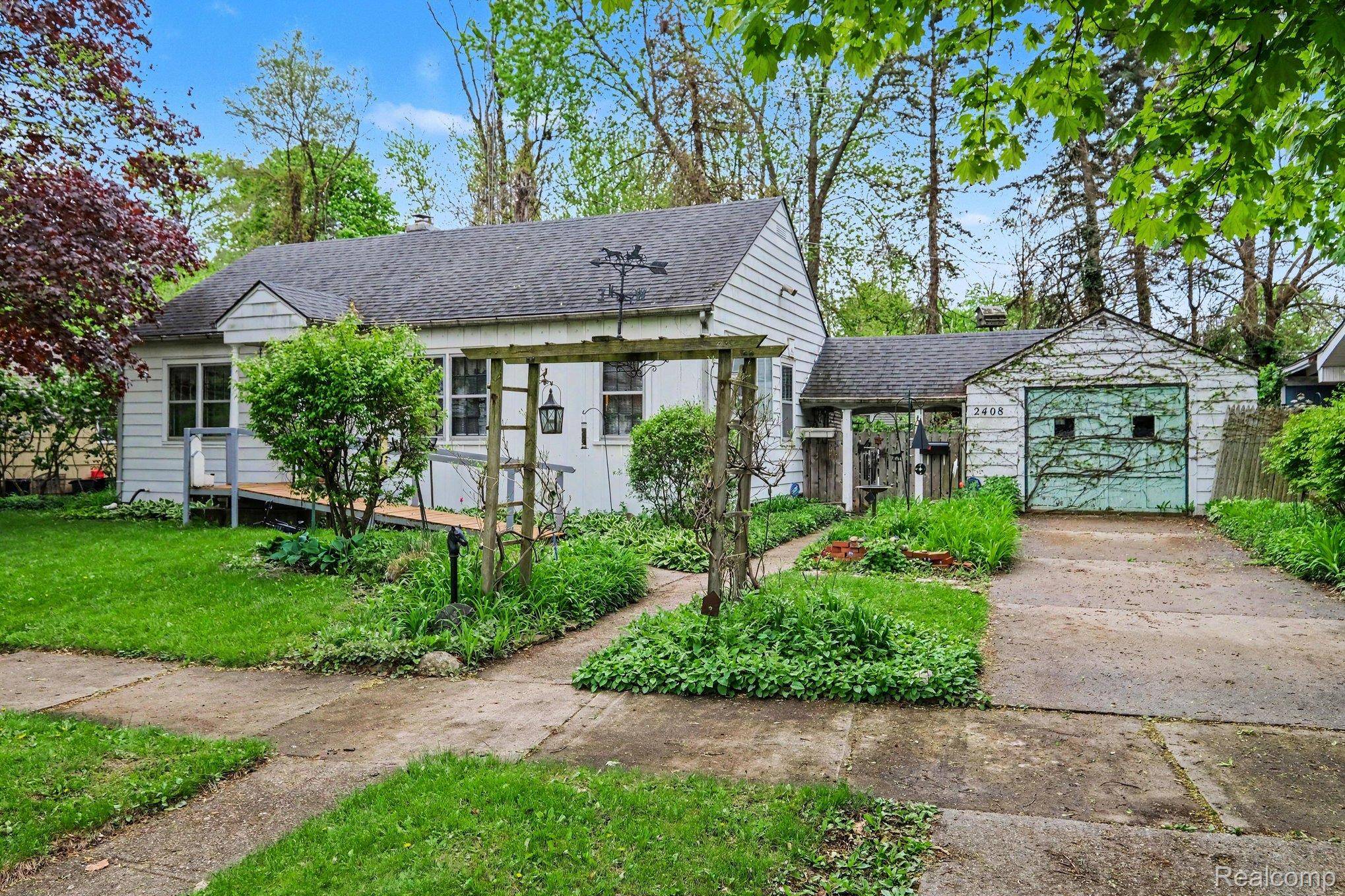 2408 Calumet ST, Flint, MI 48503