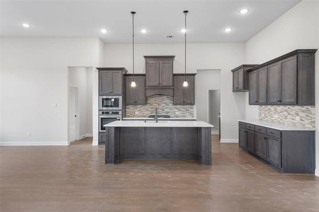 136 Lila Lake Drive, Waxahachie, TX 75165