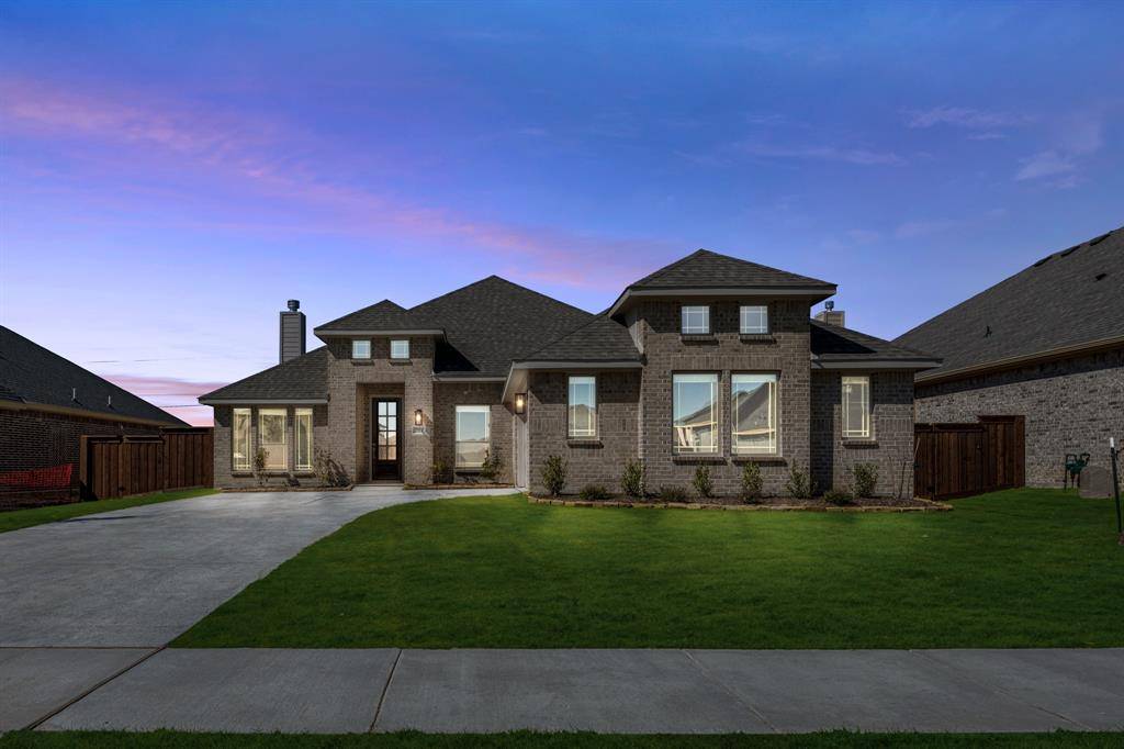 2114 Redding Drive, Mansfield, TX 76084