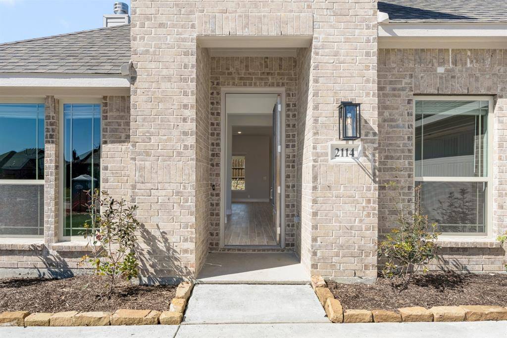 2114 Redding Drive, Mansfield, TX 76084