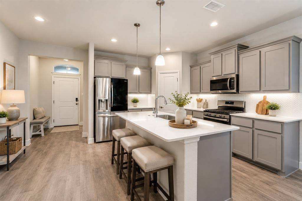 712 Greenford Manor, Fort Worth, TX 76247