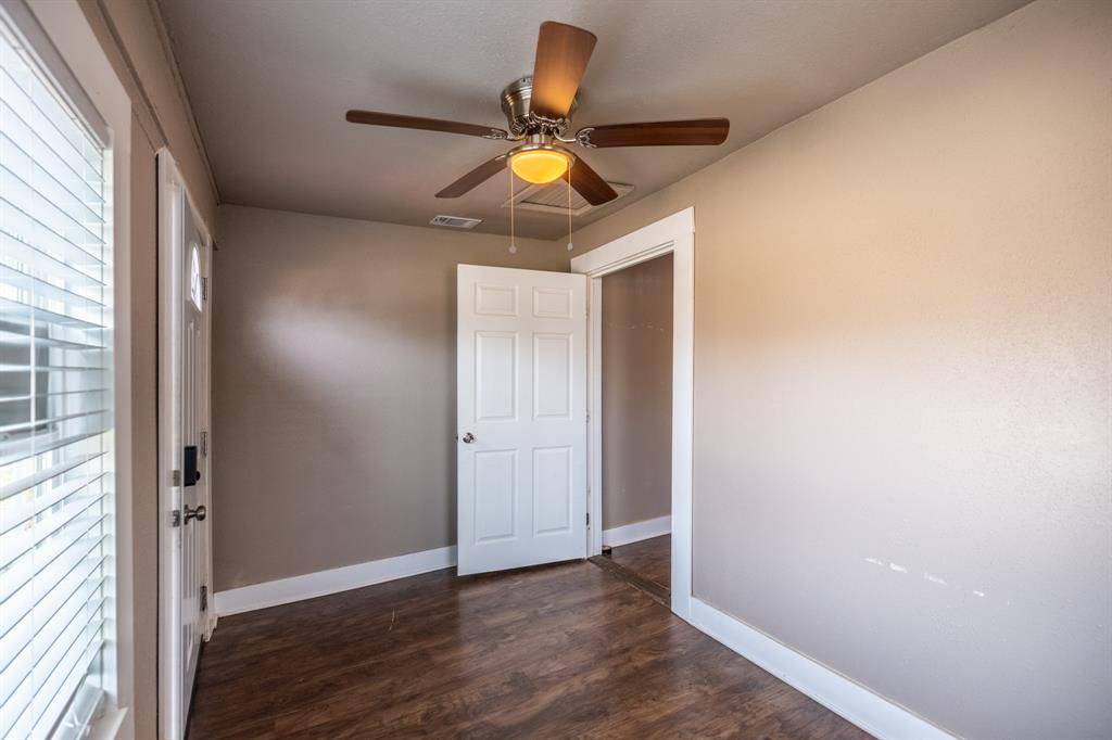 203 W Purdom Avenue, Alvarado, TX 76009