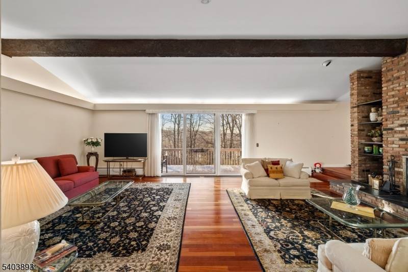 8 Brush Hill Rd, Kinnelon Boro, NJ 07405