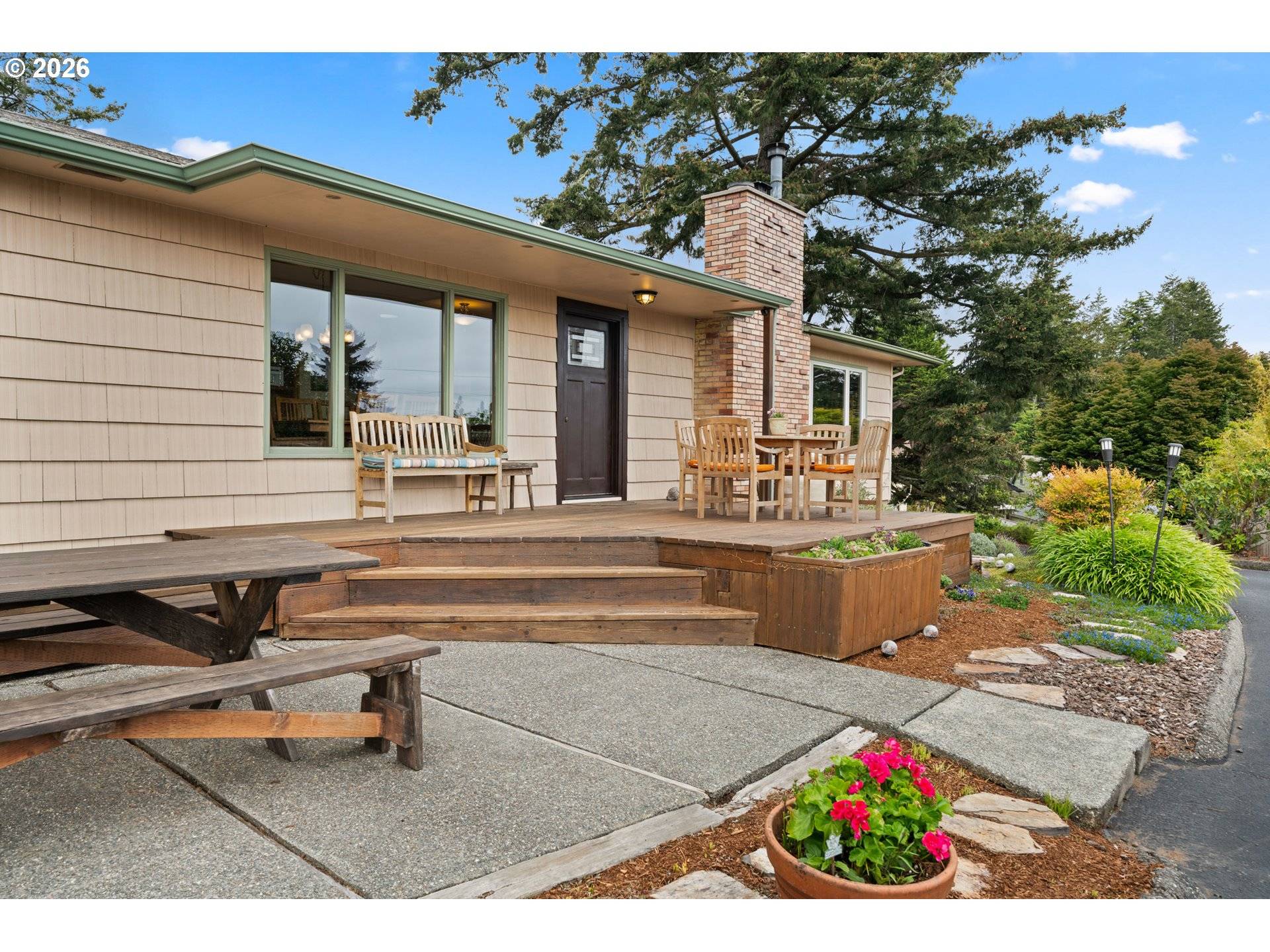 905 BARBRA LN, Brookings, OR 97415