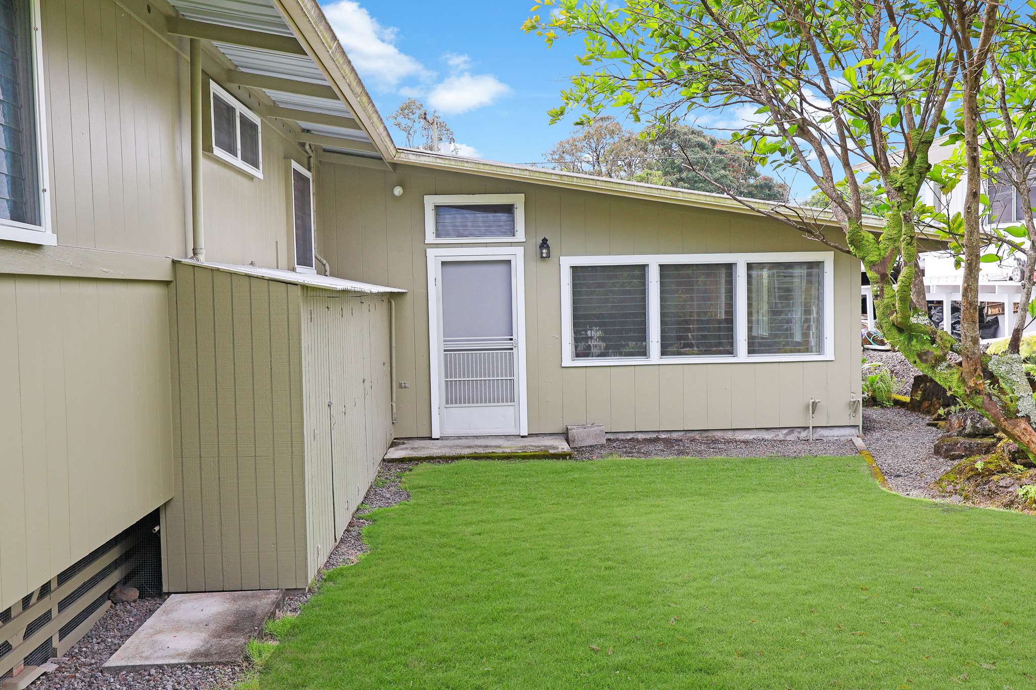 90 KAIKUONO ST, Hilo, HI 96720