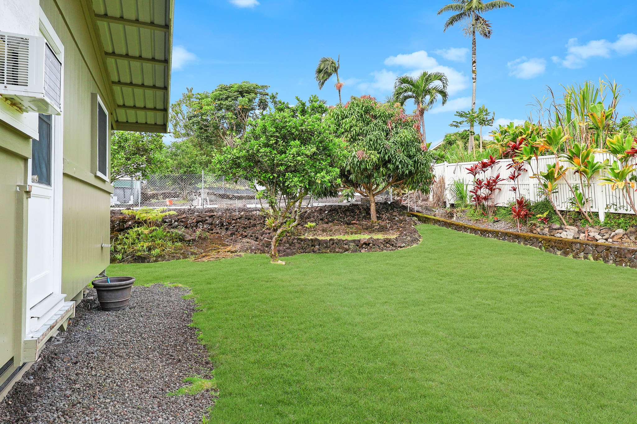 90 KAIKUONO ST, Hilo, HI 96720