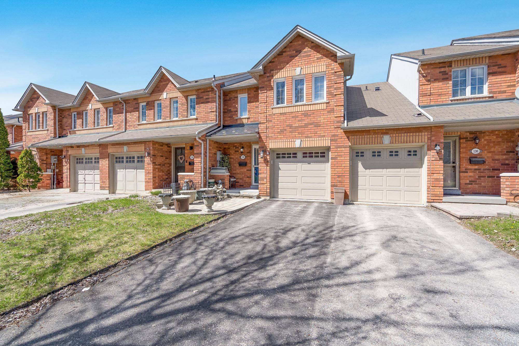 128 Holgate ST, Barrie, ON L4N 2T9