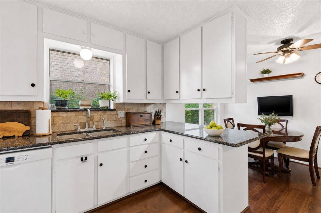 618 Castlewood Lane, Arlington, TX 76012