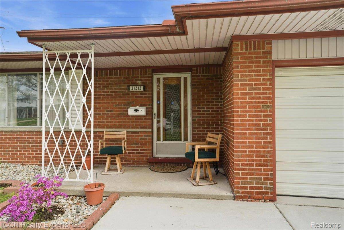 31212 Saratoga AVE, Warren, MI 48093