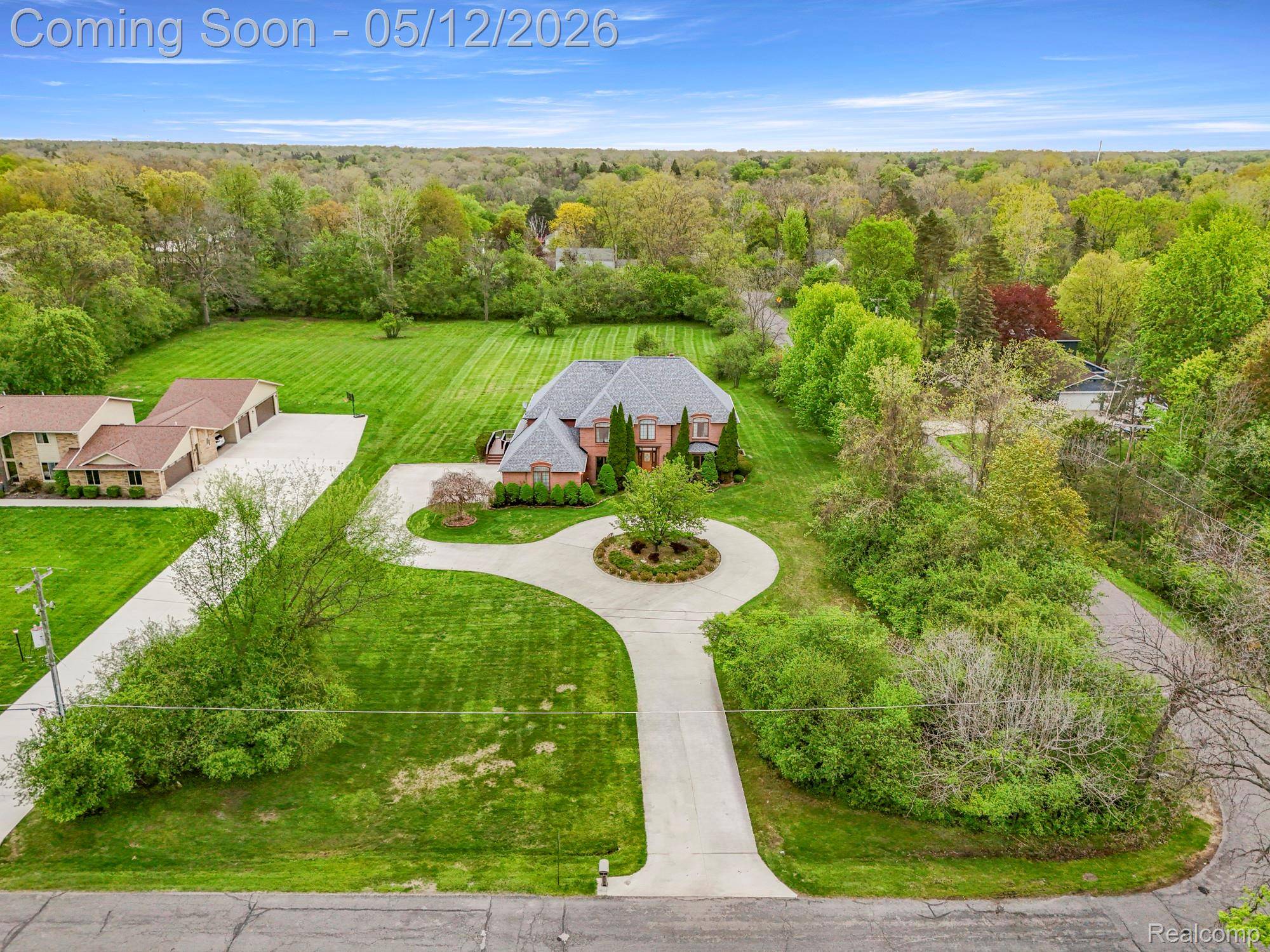30060 Bristol LN, Bingham Farms Village, MI 48025