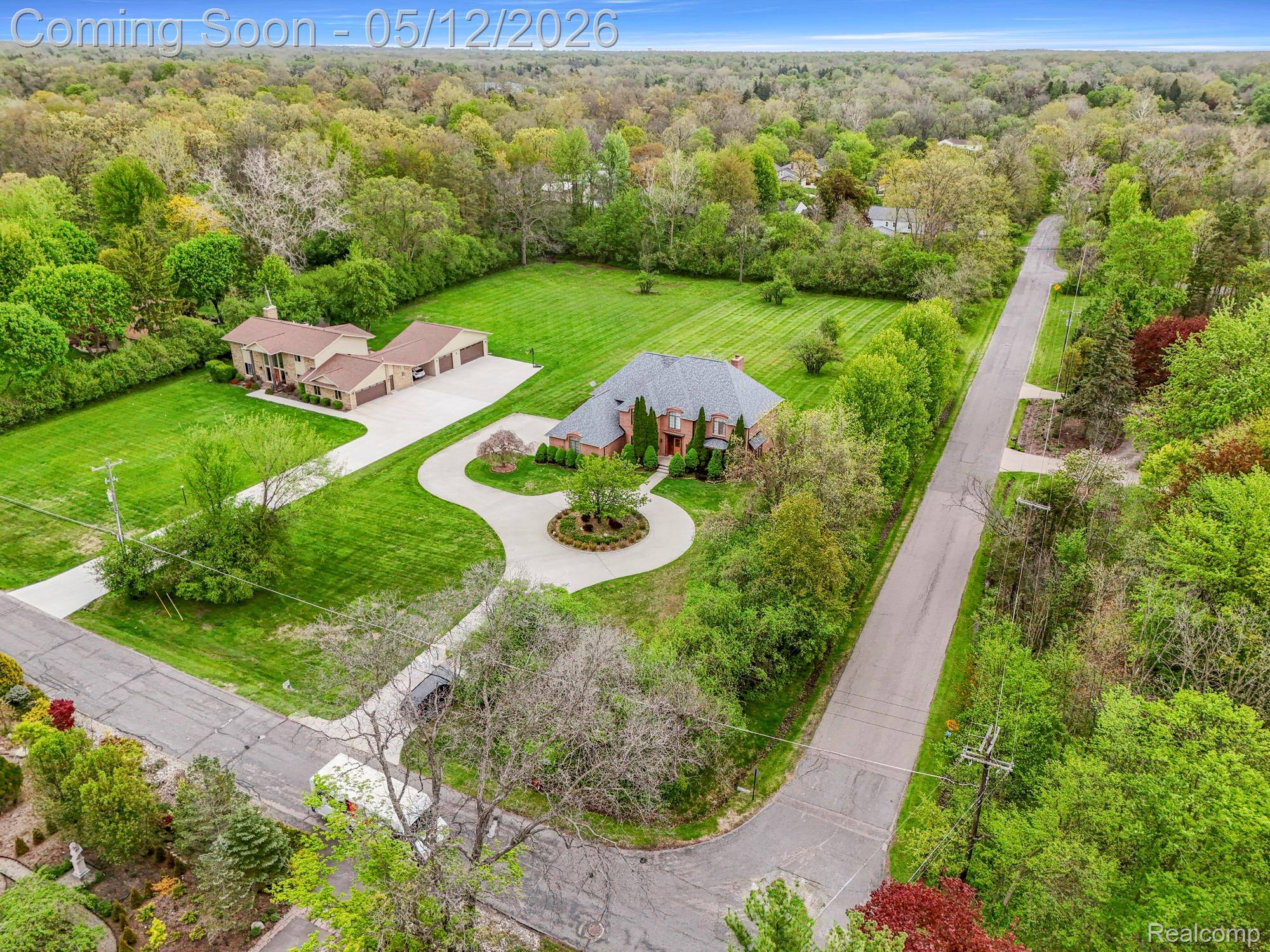 30060 Bristol LN, Bingham Farms Village, MI 48025