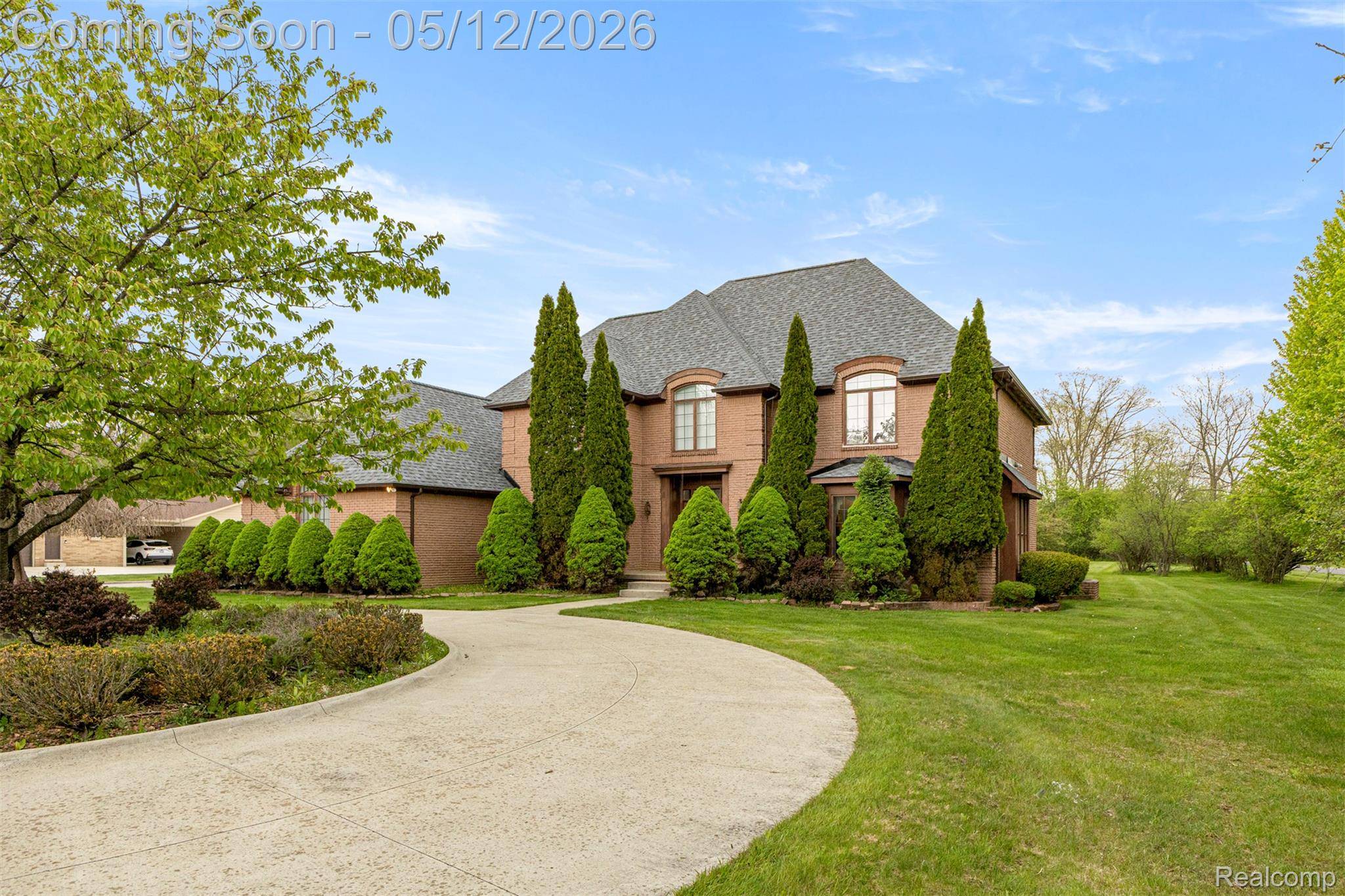 30060 Bristol LN, Bingham Farms Village, MI 48025